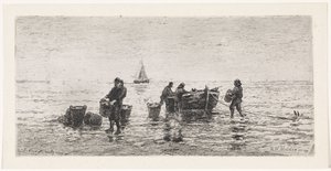 Fiskere tømmer en slupp på stranden