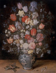 Stilleben Av Blomster I Et Trekar