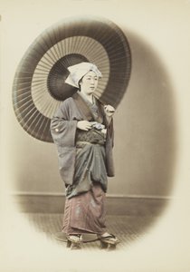 Japansk kvinne med paraply (håndfarget s/h-bilde) av Japanese Photographer