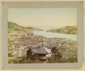 Onomichi Town, Japan (håndfarget svart/hvitt-bilde) av Japanese Photographer