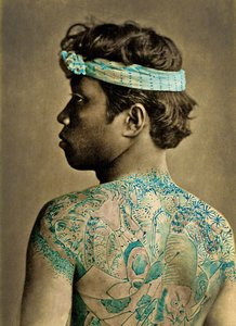 Portrett av en mann med tradisjonelle japanske Irezumi-tatoveringer, ca. 1880 (håndfarget albumbilde)