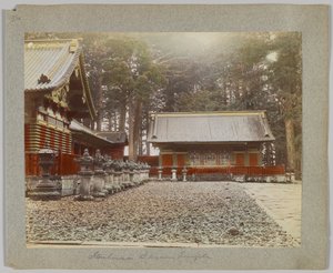 Butikkhus i Tōshō-gū, Nikko, Japan (håndfarget s/hvitt-bilde) av Japanese Photographer