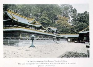 Kara-mon (porten) og Iyeyasu-tempelet ved Nikko av Japanese Photographer