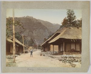 Village of Chuzenji, Nikko, Japan (håndfarget svart/hvitt-bilde) av Japanese Photographer