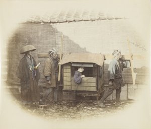 Kvinne båret i en norimono (håndfarget s/h-bilde) av Japanese Photographer