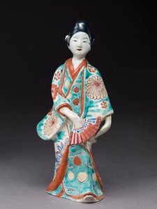 Figur av en dansende kvinne, japansk, sannsynligvis 1600-tallet (keramikk med emaljeoverglasur)