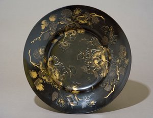 Imari-formet fat, sent på 1600-tallet (lakkert tre)