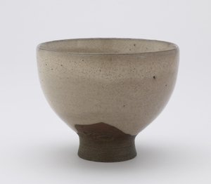 Inkyuzan-tebolle i Goki-form, med påtrykt chiffer, Tebolle (gokijawan), ca. 1804-25 (steintøy med ris-skrog-aske-glasur) av Japanese School