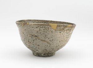 Tebolle, Edo-periode, 1700-midten av 1800-tallet (steintøy med hvit slip børstet under tre-askeglasur) av Japanese School