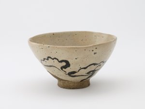 Tebolle med design av udødelighetssopp, Edo-perioden, 1700-1800-tallet (steintøy med jernpigment under klar glasur) av Japanese School