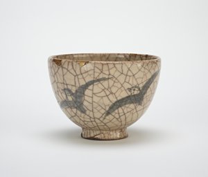 Tebolle med utforming av plovere, Kyoto-relaterte varer, midten av 1800-tallet (steintøy med koboltdekor under krakelert glasur) av Japanese School