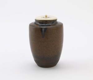 Tea caddy, katatsuki type, Edo-periode (keramikk) av Japanese School
