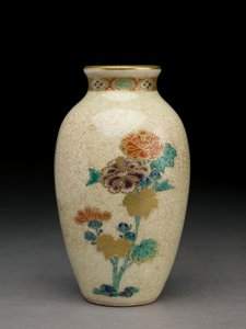 Vase, sent på 1800-tallet (satsuma keramikk med overglasur emaljer) av Japanese School