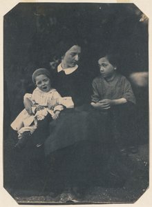 Mor med to barn, ca. 1855. av Jean Baptist Frénet