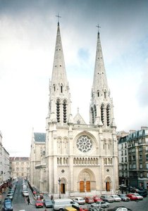 Utsikt over fasaden, bygget 1854-59 av Jean-Baptiste-Antoine Lassus