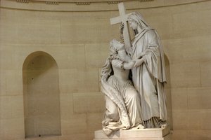Marie Antoinette (1755-93) holdt av religionen, 1825 (marmor) (se også 252689)