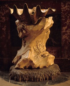 Benitier form av et skjell på stein realisert av Jean Baptiste Pigalle (1714-1785) 1745 Paris, Church Saint Sulpice.
