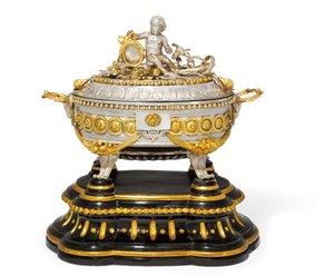 Suppeterrin, trekk og stativ, Malines, ca. 1780 (forgylt metall og sølv) (se også 430298) av Jean Corneille Hendrickx