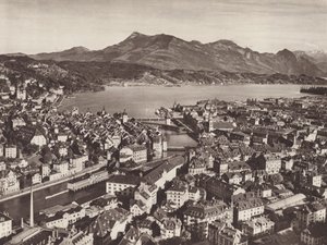 Sveits: Luzern, fra Gutsch, med utsikt mot innsjøen og Rigi (s/hvitt-bilde) av Jean Gaberell