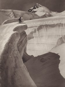 Sveits: Jungfrau, Glacier Labyrinth, Rottalhorn i bakgrunnen (s/hvitt bilde) av Jean Gaberell