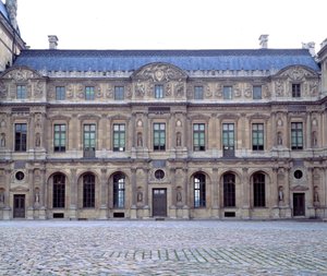 Den firkantede gårdsplassen til Louvre, fasaden til Louvre av Henri II (1546-1551), skulpturer av Jean Goujon (1510-1567) 1551 Paris, Louvre-museet
