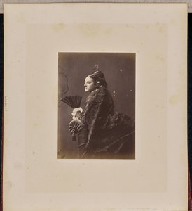 [Portrett av en kvinne] av Jean Pierre Bertrand Eugène Pégot Ogier