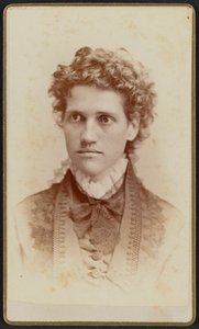 Carte-de-visit-portrett av frøken Julia J. Thomas, ca. 1875. av Jefferson Beardsley