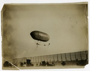 Luftskip "California Arrow" av Jessie Tarbox Beals
