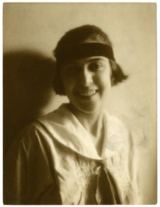 Helen Rehber eller Rehler, ca. 1905-40 (foto av gelatinsølv) av Jessie Tarbox Beals