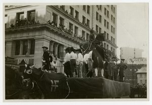 Historisk paradefloat #31, Ødeleggelse av Statue av George III av Jessie Tarbox Beals