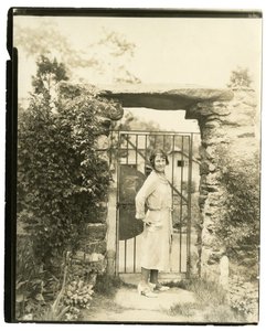 Mrs Ernest Thompson Seton fra Greenwich Conn, nasjonal president for League of American Pen Women som seiler 18. juni med Field Expedition for å utforske de øvre delene av Amazonas av Jessie Tarbox Beals
