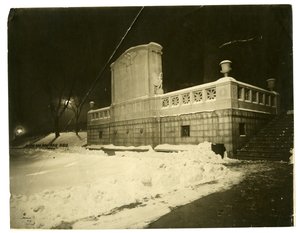 Shaw Memorial på baksiden om natten, Boston, USA, ca. 1902-10 (foto av gelatinsølv) av Jessie Tarbox Beals