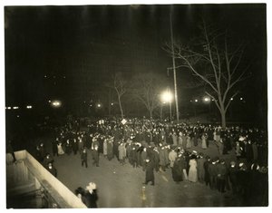 Suffrage Parade, Greenwich Village, New York, USA, ca. 1915-18 (foto av gelatinsølv) av Jessie Tarbox Beals