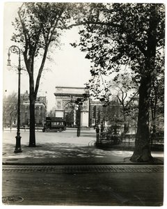 Washington Square North, New York, USA, ca. 1905-40 (foto av gelatinsølv) av Jessie Tarbox Beals