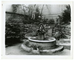 hagefontene, ca. 1905-40 (foto av gelatinsølv) av Jessie Tarbox Beals