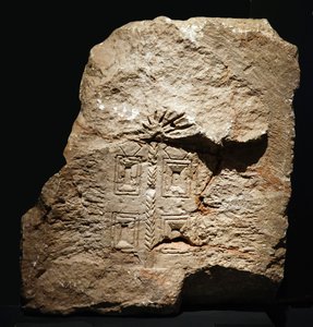 Torah-helligdomsrelieff fra Khirbet es-Samara, Samaria, ca. 4. århundre e.Kr. (stein) av Jewish School