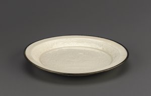 Ding ware-fat med støpt dekor av mandarinender, Hebei-provinsen, 1100-1200-tallet (keramikk)