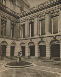 Gårdsplassen til Drapers Hall i Throgmorton Street, c1935.
