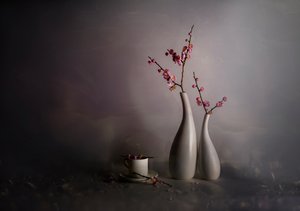 Stilleben med vårblomster av John-Mei Zhong