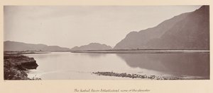 ?Kabulelven, Jellallabad, katastrofestedet?, 1879 av John Burke
