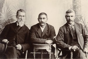 William Australia Graham, King Mahuta Tawhaio og Tahuna Heirangi, juni 1898 (sølvgelatintrykk) av John Hanna