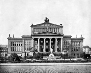 Komedieteater, Schiller Platz, Berlin, 1893. av John L. Stoddard