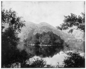 Ellens Isle, Loch Katrine, Skottland, sent på 1800-tallet av John L. Stoddard
