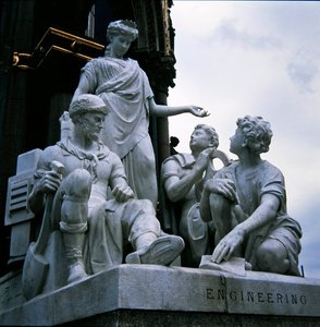 Engineering, skulpturgruppe fra Albert Memorial, fullført i 1876 (granitt) av John Lawlor
