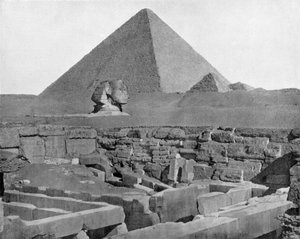 Gizeh-pyramider og sfinks i Egypt (s/hv-bilde)