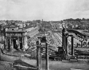 Forumet i Roma med ruiner av gamle monumenter: buen av Septime Severe (l), søyler av Saturne tempel (r) og søyler av Vespasian tempel (c, forgrunn) (s/h foto) av John Lawson Stoddard