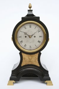 Ballongklokke, ca. 1760 (messing og ebonisert frukttre) av John Leroux