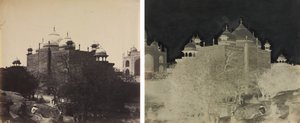 Taj Mahal, sett bakfra av hvilehuset, med figur