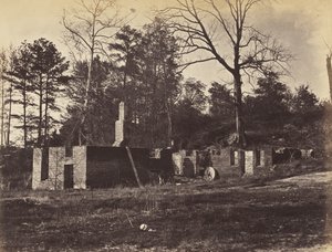 Ruins on Gaines Mill, Virginia., April 1865 (albumintrykk montert på vevd papir)