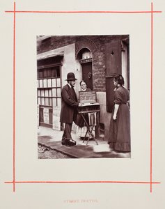 Gateleger, 1877. av John Thomson